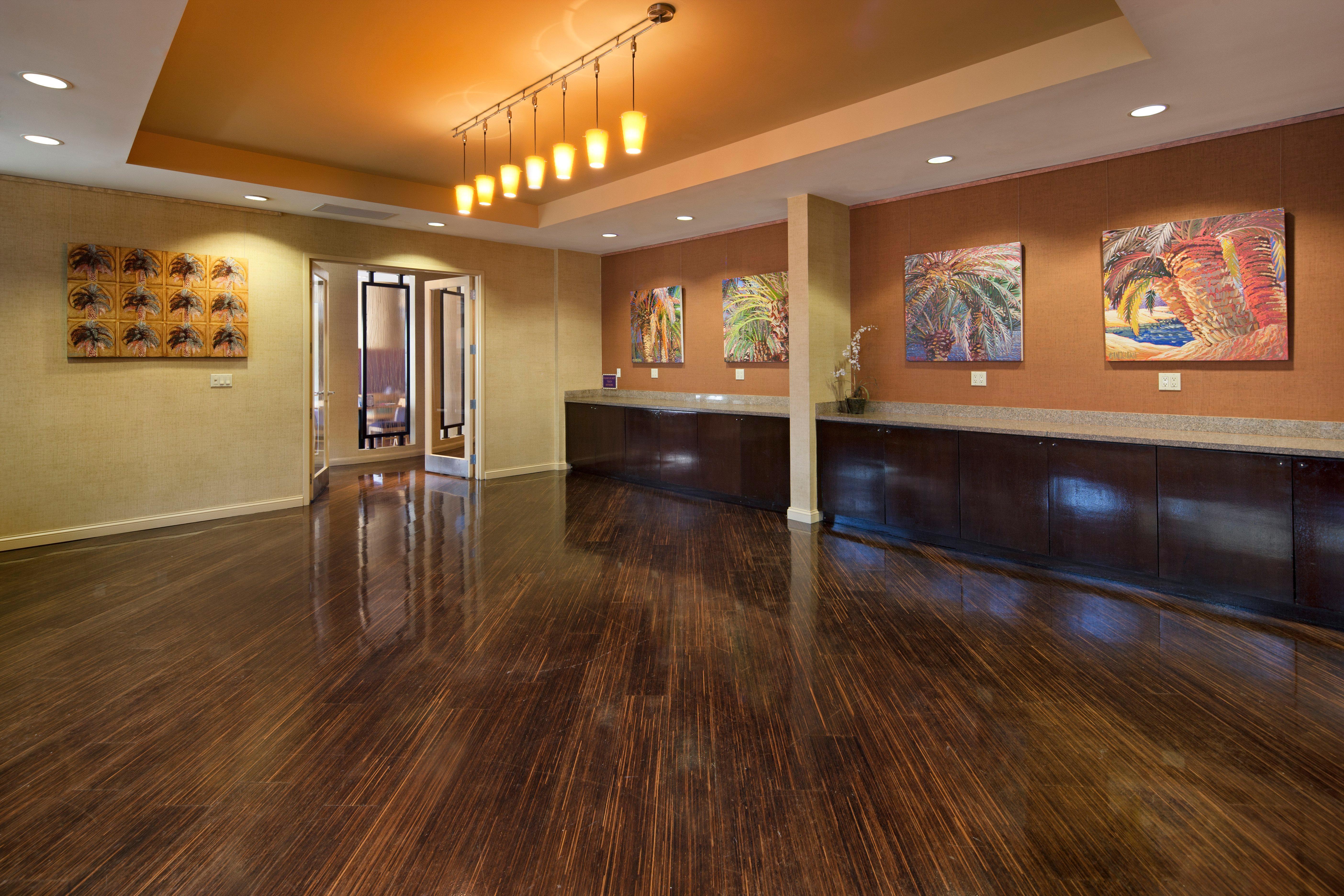 Crowne Plaza Ventura Beach By Ihg Exterior photo