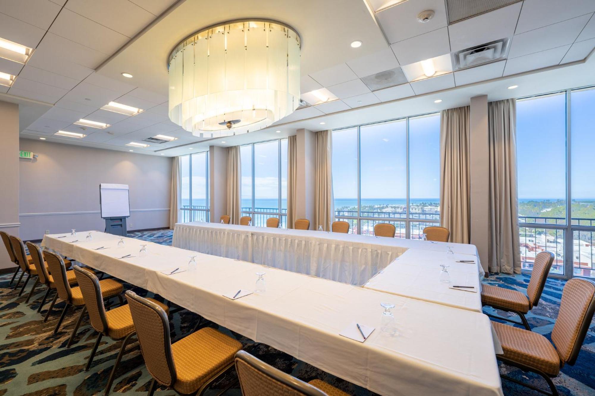 Crowne Plaza Ventura Beach By Ihg Exterior photo