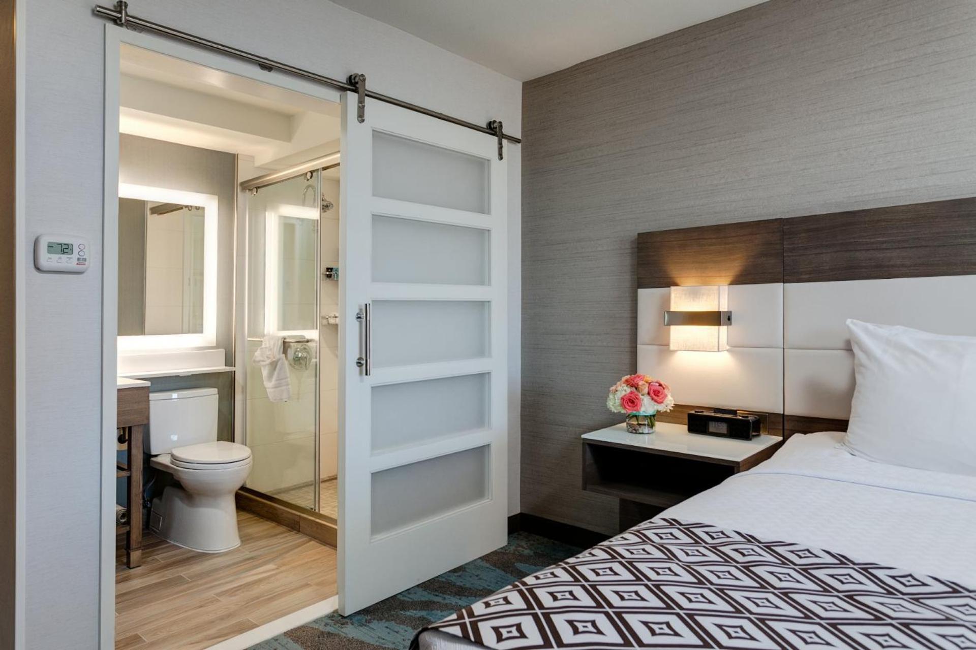 Crowne Plaza Ventura Beach By Ihg Exterior photo